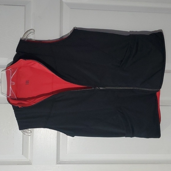 Tail Reversible Golf Vest Black Pink Activewear Small - Picture 2 of 10